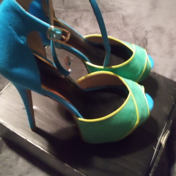 Sandals - Picture 5 of 8